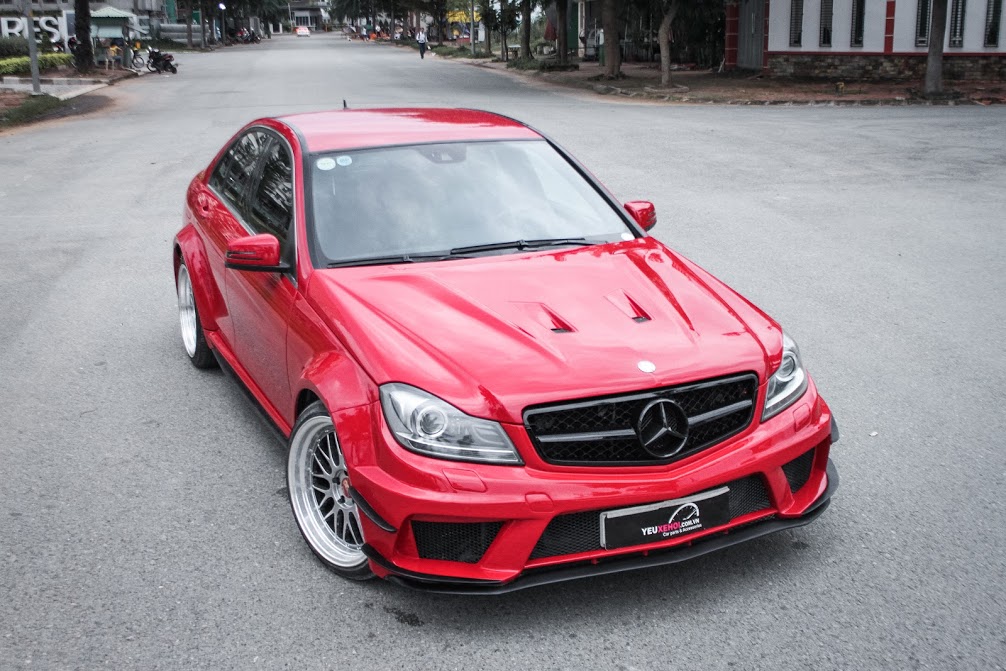 WIDE BODYKIT BLACK SERI /  MERCEDES C300 W204